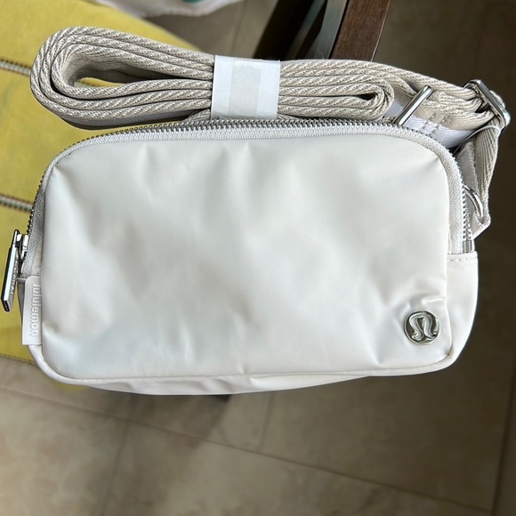 Lululemon Everywhere Crossbody Bag - Picture 5 of 7